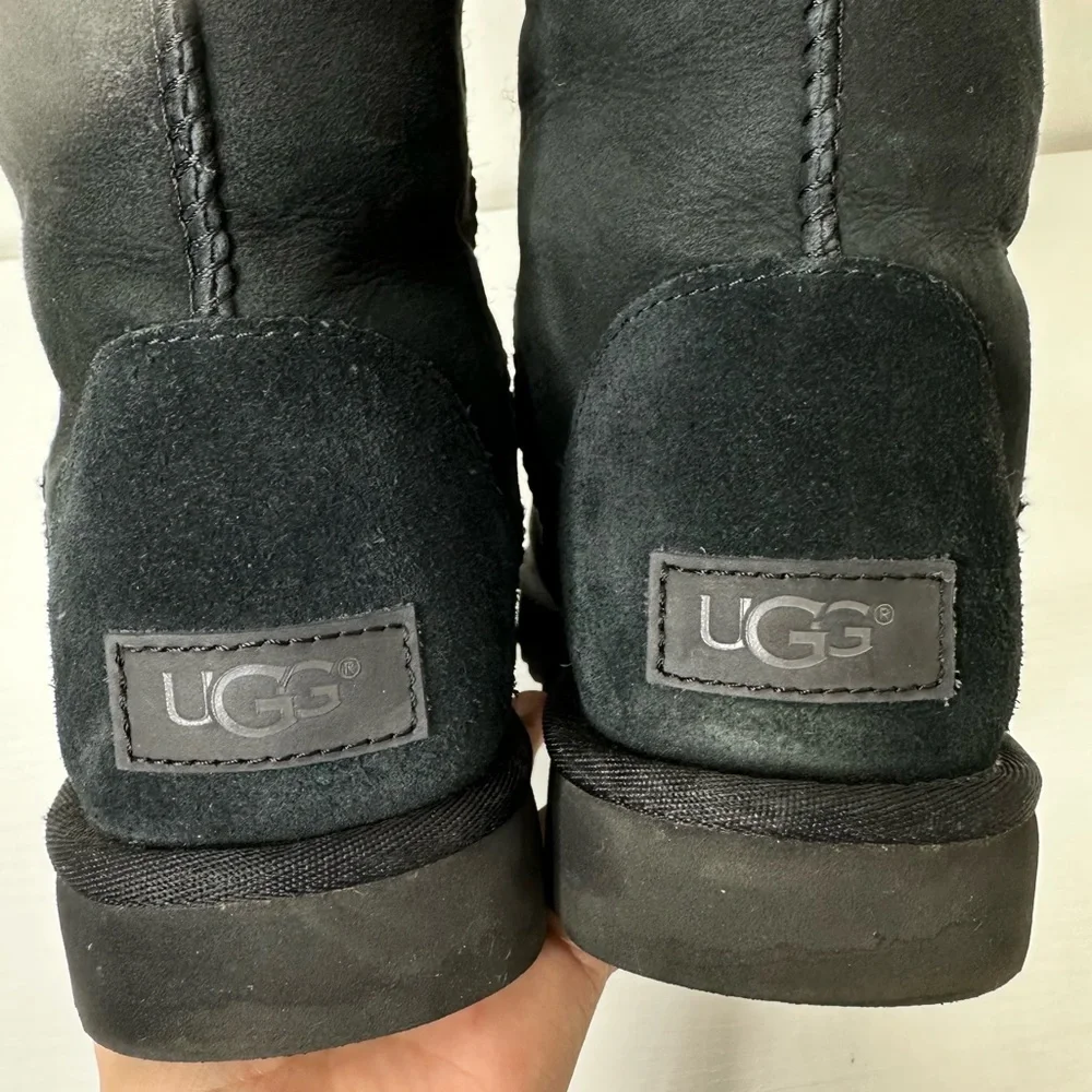 UGG Women’s Classic Short II Size 8